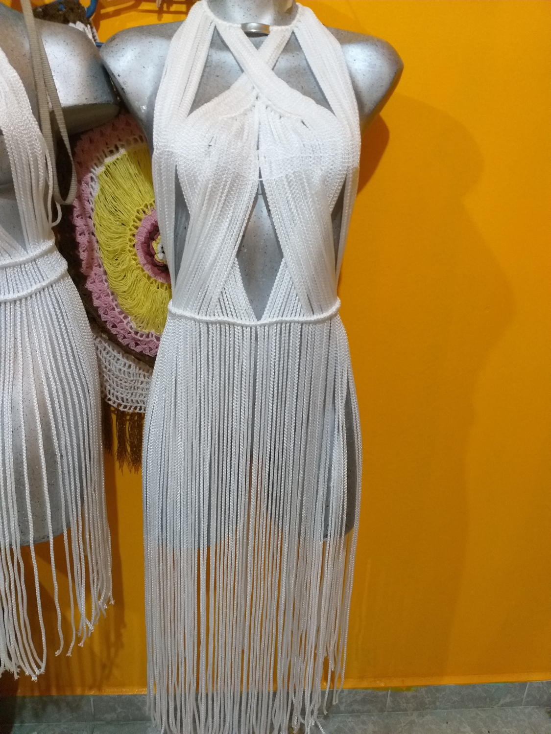 VESTIDOS Y TRAJES A LA MEDIDA Y VARIEDAD DE ESTILOS Y COLORES